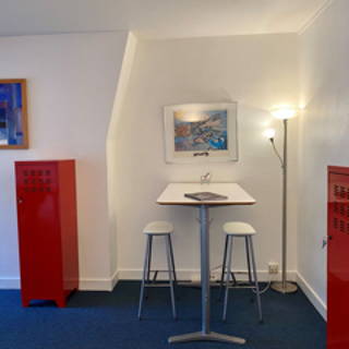 Bureau privé 20 m² 3 postes Location bureau Rue Godot de Mauroy Paris 75009 - photo 2
